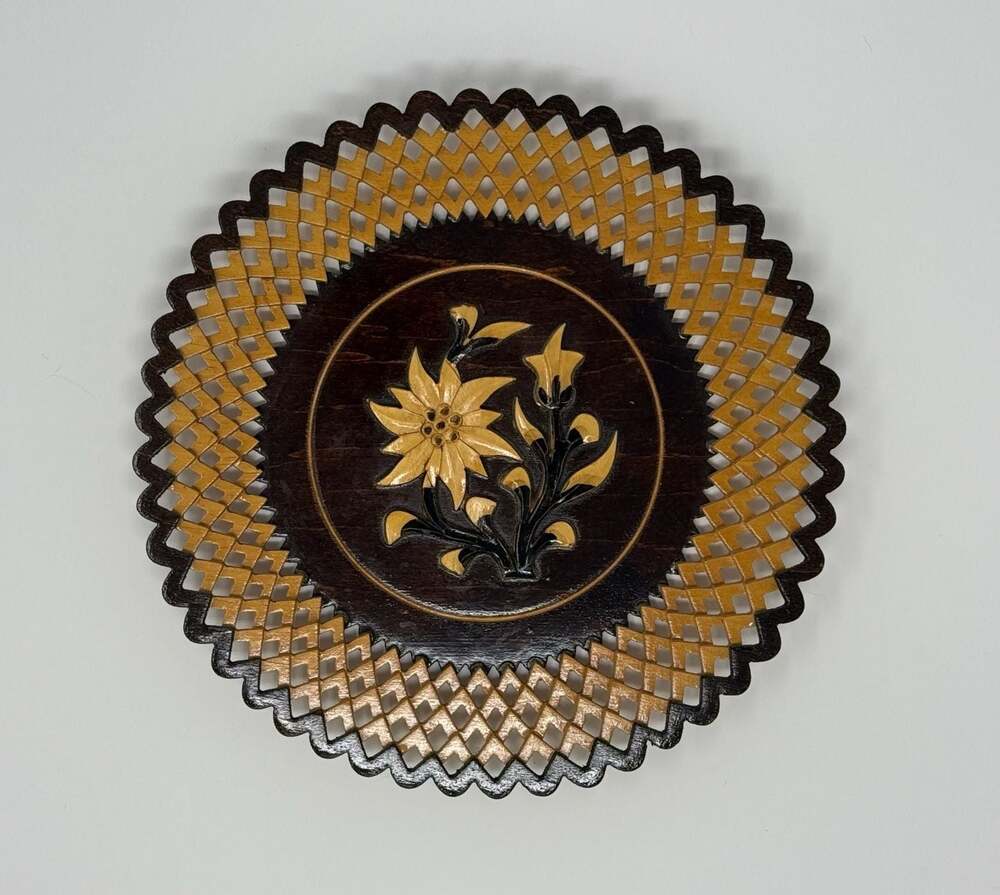 Vintage Hand-Carved Wooden Wall Plate Floral Inlay Lattice Border 8.5”